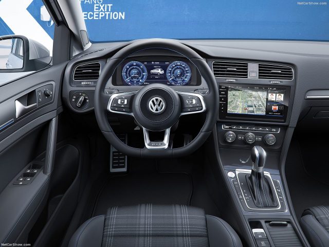 Volkswagen-Golf_Салон