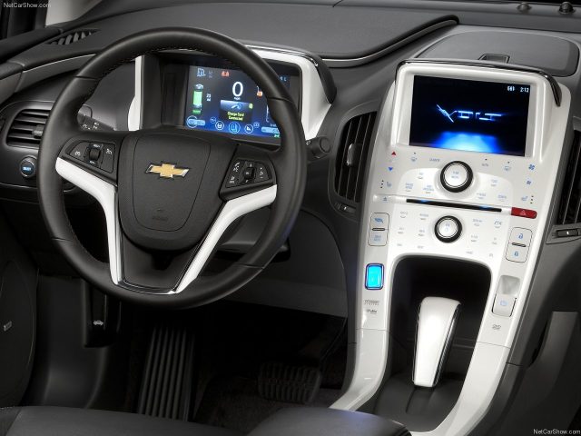 Chevrolet-Volt-Место водителя