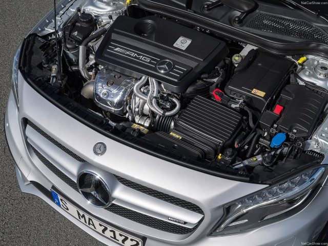 Mercedes-Benz-GLA45_AMG_ДВигатель